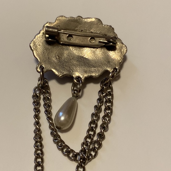 Vintage 1980’s Victorian Style Blue Stone Faux Pearl Two Chain Brooch Pin - Picture 3 of 5